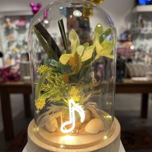 Alternative view of Ariel - Glazen stolp met bloem en licht.